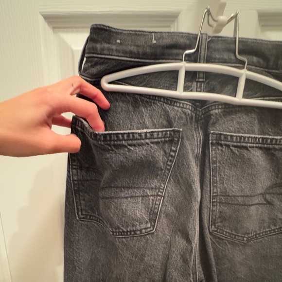 WOMENS AE BLACK WASHED BAGGY MOM JEANS SIZE 2 SHORT - Picture 16 of 16